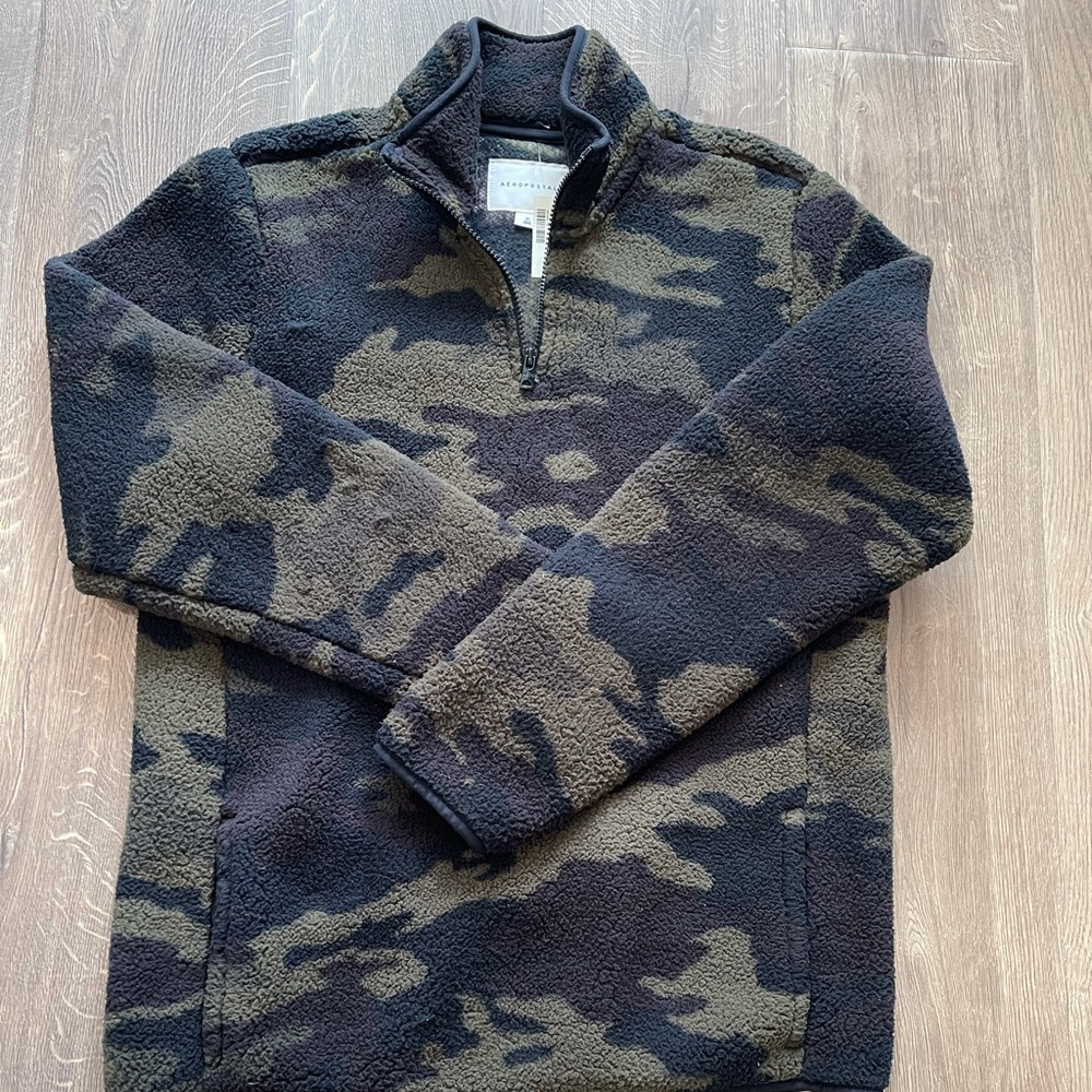 Men’s Brand New Aeropostale half zip.